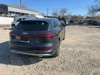 2022 Audi e-tron Premium Plus quattro - Exterior Rear Right Corner Image